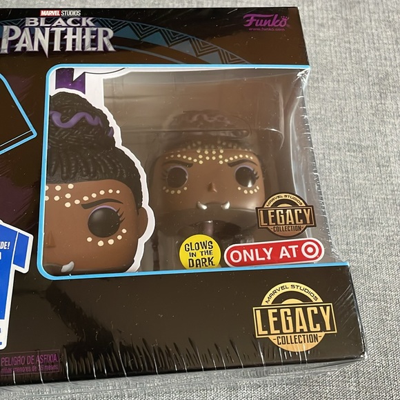 Funko POP! Marvel Collector's Box: Black Panther - Shuri - T-Shirt & Bobble-head - Picture 8 of 10